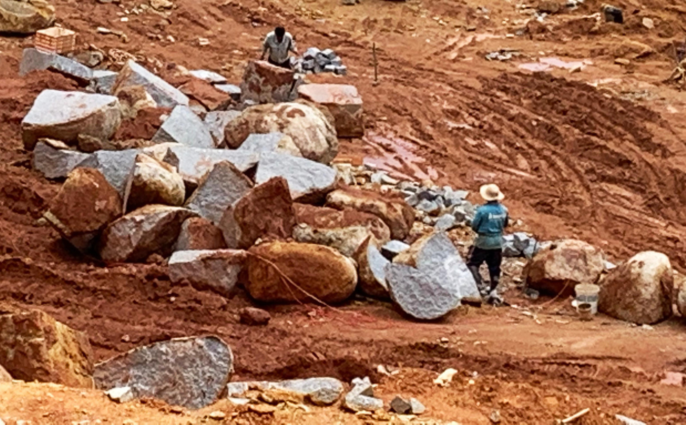 Khai thác đá ở Lâm Đồng. Ảnh minh họa