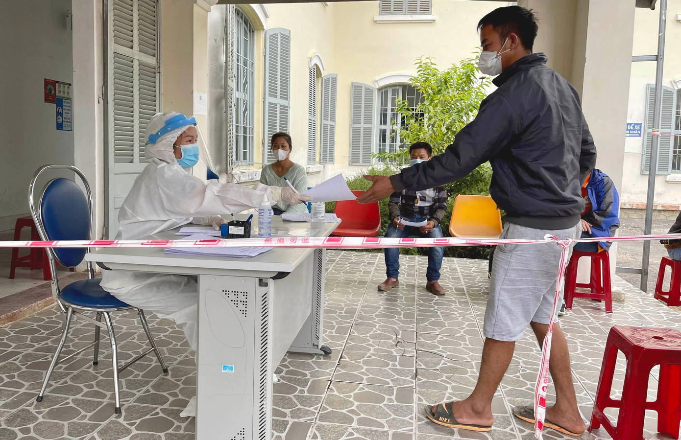 Tăng cường xét nghiệm SARS-CoV-2 cho tài xế, phụ xe