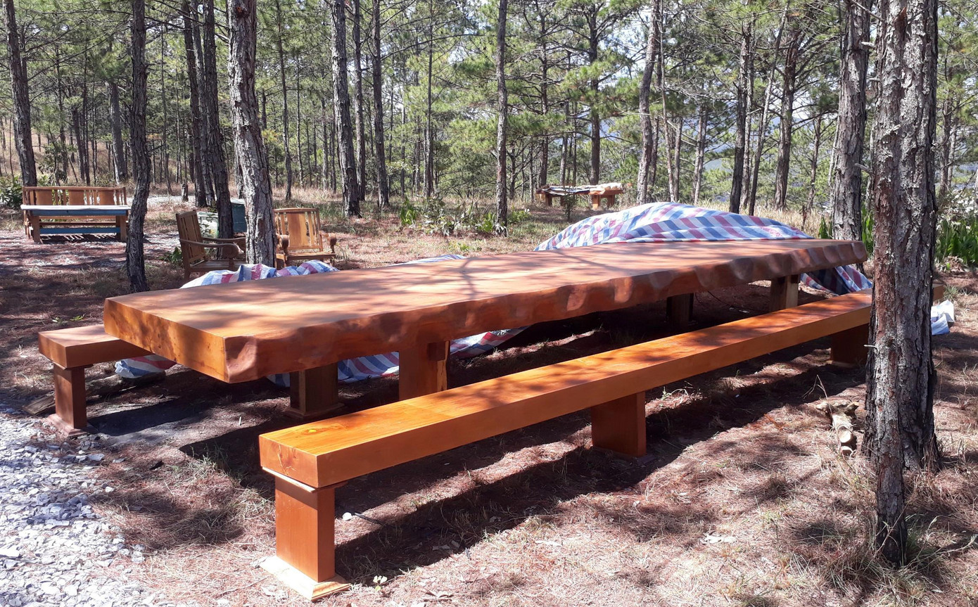 Các bộ sập được &apos;&apos;gửi tạm&apos;&apos; trên đồi thông