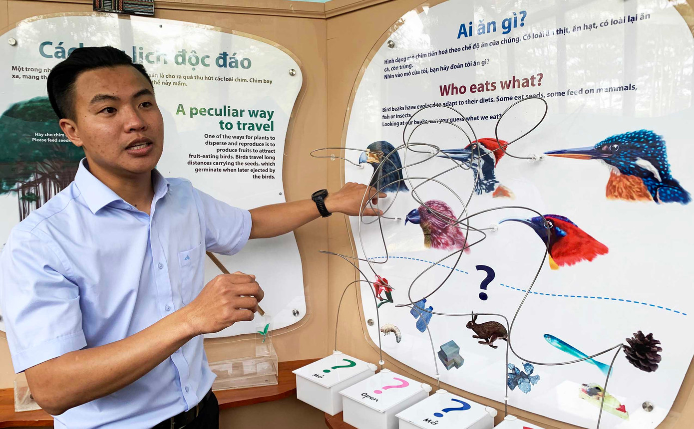 Trung tâm Du lịch sinh thái và Giáo dục môi trường thuộc VQG Bidoup - Núi Bà có khu vực trưng bày hiện vật, hình ảnh và thường xuyên tổ chức các hoạt động diễn giải về ĐVHD để nâng cao ý thức bảo vệ môi trường cho du khách.