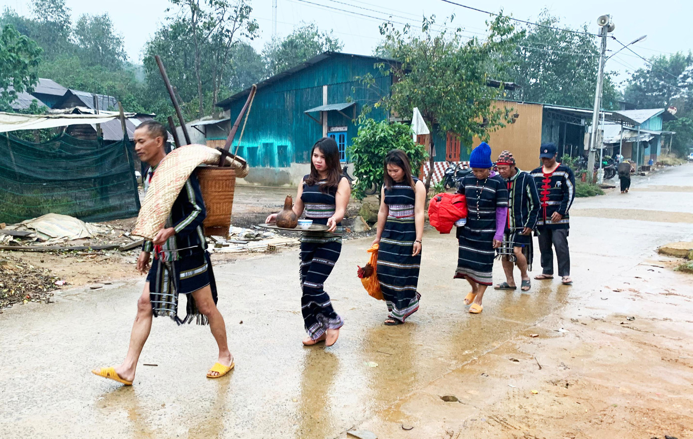 Đường giao thông xã vùng xa Đạ Chais đã được cứng hóa Đường giao thông xã vùng xa Đạ Chais đã được cứng hóa