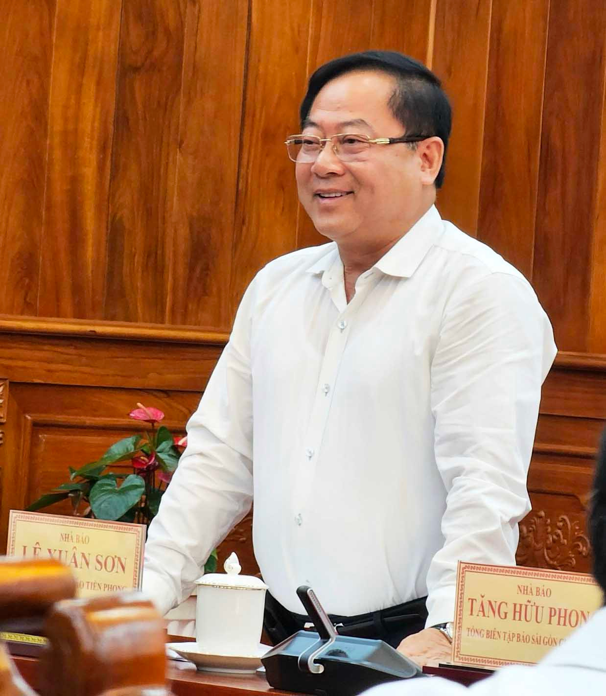 Nhà báo Lê Xuân Sơn - Tổng Biên tập báo Tiền Phong phát biểu tại cuộc họp mặt Nhà báo Lê Xuân Sơn - Tổng Biên tập báo Tiền Phong phát biểu tại cuộc họp mặt