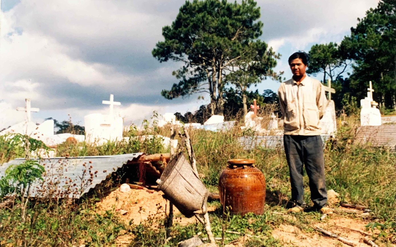 Nghĩa trang đời sống mới của người Chu Ru