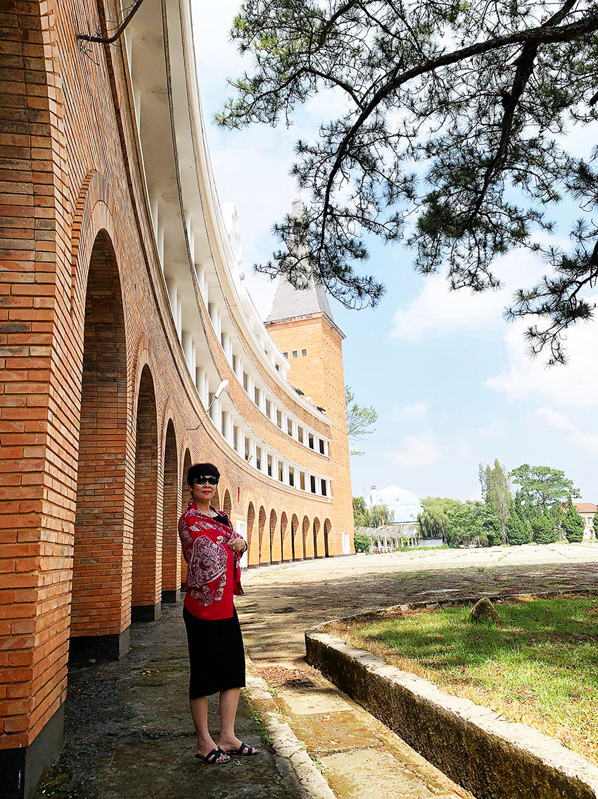 Trường Cao đẳng Đà Lạt thu hút nhiều du khách đến chụp ảnh lưu niệm Trường Cao đẳng Đà Lạt thu hút nhiều du khách đến chụp ảnh lưu niệm