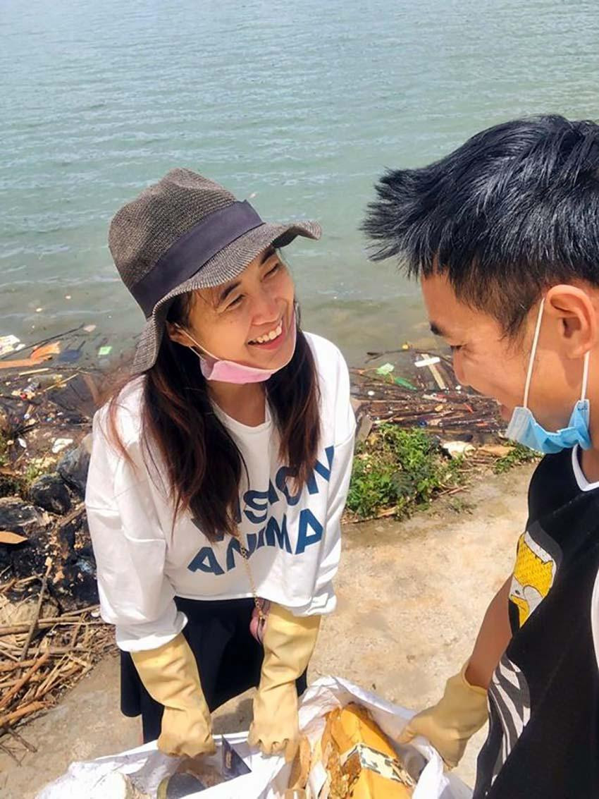 Vợ chồng 9x dọn rác ở Đà Lạt