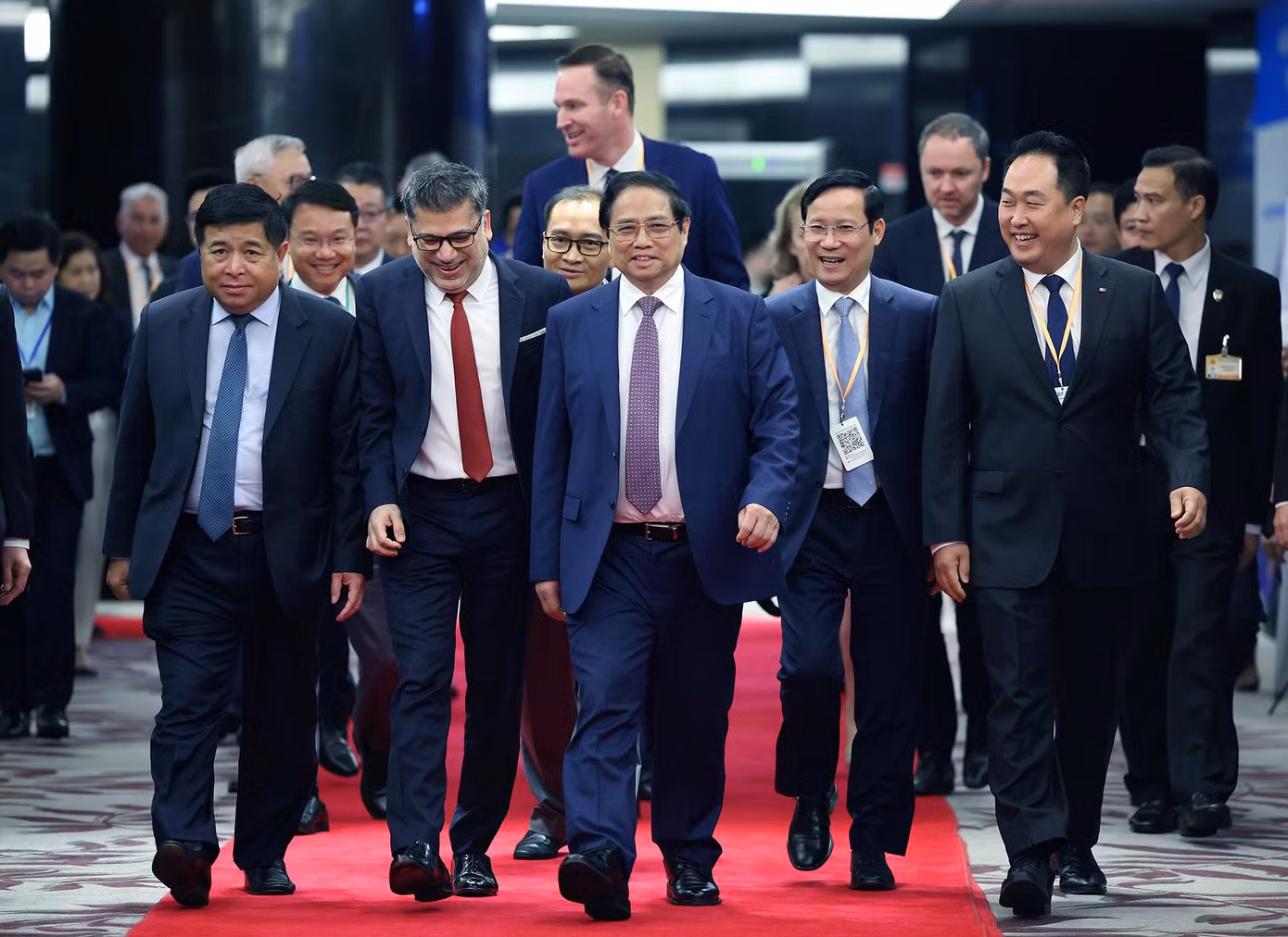 Thủ tướng đề nghị và mong muốn các doanh nghiệp FDI tiếp tục đồng hành, hỗ trợ Việt Nam về nguồn vốn, thể chế, công nghệ, quản trị, đào tạo nhân lực.