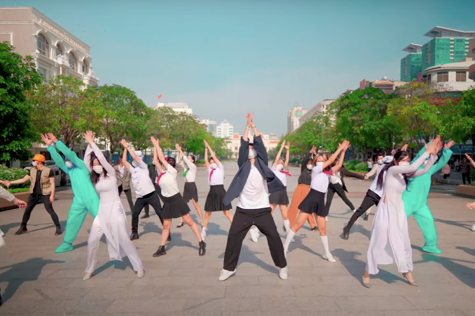 Phần trình diễn ấn tượng của BN Dance Team tại phố đi bộ Nguyễn Huệ