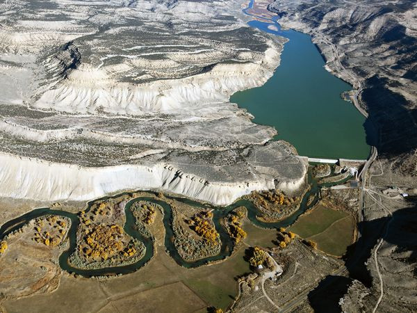 Bức ảnh chụp từ trên cao dòng sông Colorado như hình con rết. Ảnh: Nationalgeographic