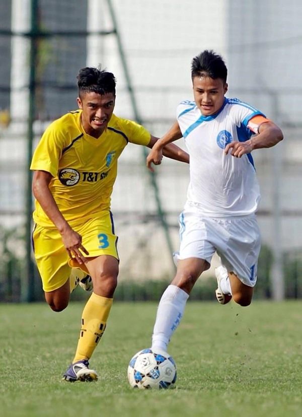 Minh Hải (trái) đã có một khởi đầu thuận lợi so với các cầu thủ cùng lứa. Minh Hải (trái) đã có một khởi đầu thuận lợi so với các cầu thủ cùng lứa