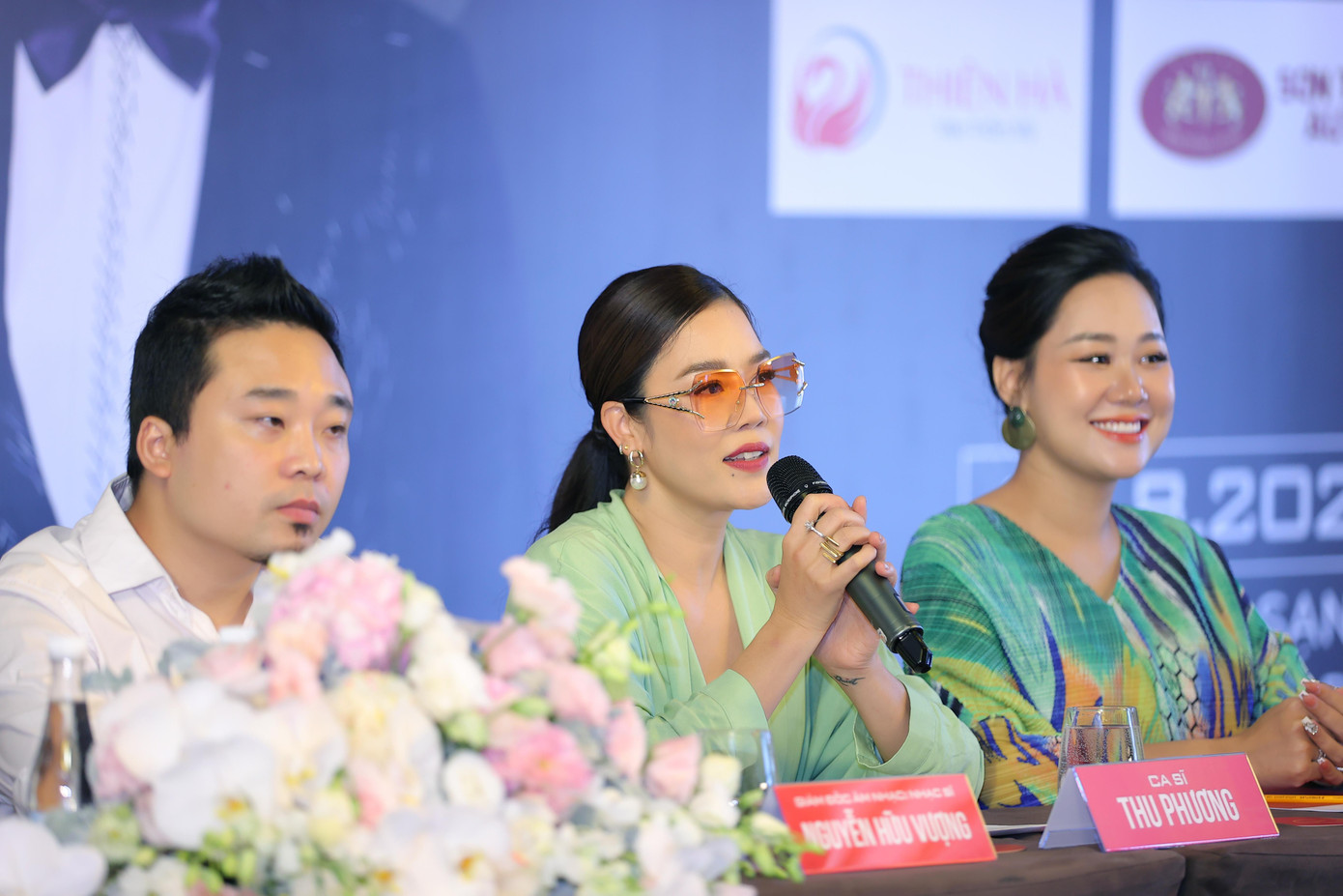 Ca sĩ Thu Phương cùng nhạc sĩ Hữu Vượng (trái).