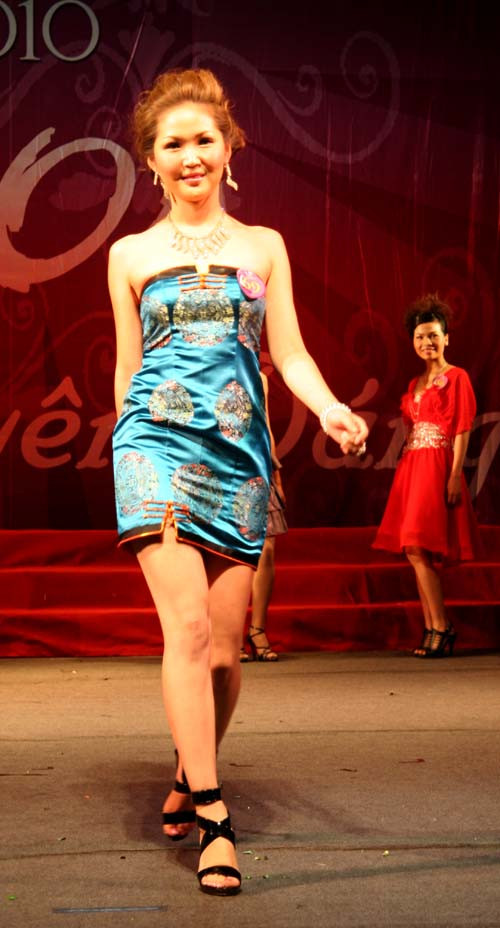 Trẻ trung trong bộ đầm