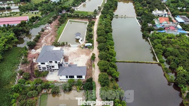 Nhiều công trình biệt thự, biệt phủ xây dựng trái phép trên đất nông trường Quý Cao. Nhiều công trình biệt thự, biệt phủ xây dựng trái phép trên đất nông trường Quý Cao.