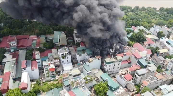 Hình ảnh vụ cháy được người dân chia sẻ. Hình ảnh vụ cháy được người dân chia sẻ.