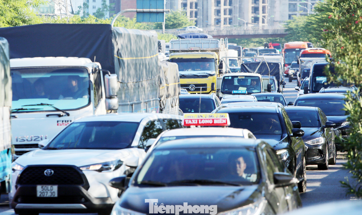 Tại lối ra cao tốc Pháp Vân -Cầu Giẽ đi Vành đai 3 cũng rơi vào tình trạng tương tự.