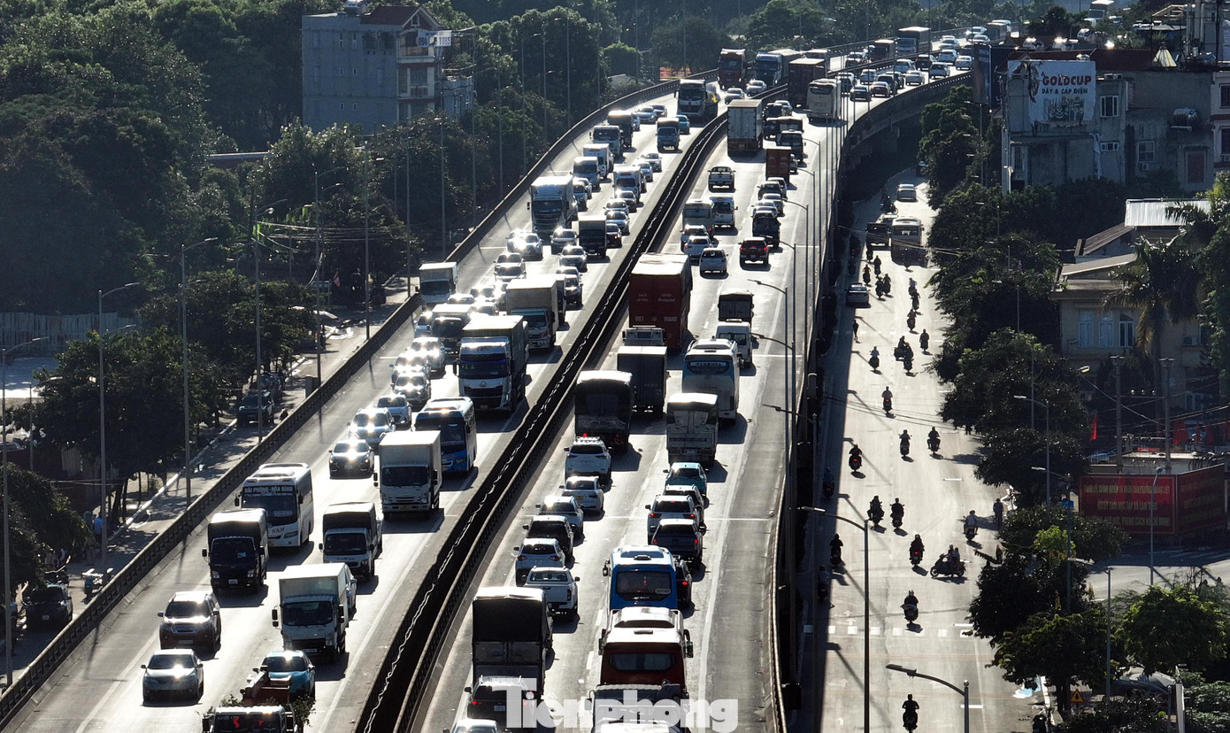 Đường Vành đai 3 trên cao lưu lượng phương tiện tăng cao theo cả 2 chiều.