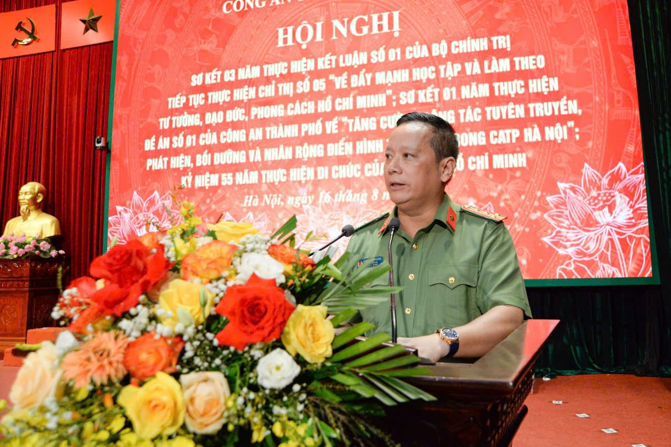 Đại tá Nguyễn Thanh Hùng, Phó Giám đốc Công an TP Hà Nội. Đại tá Nguyễn Thanh Hùng, Phó Giám đốc Công an TP Hà Nội.