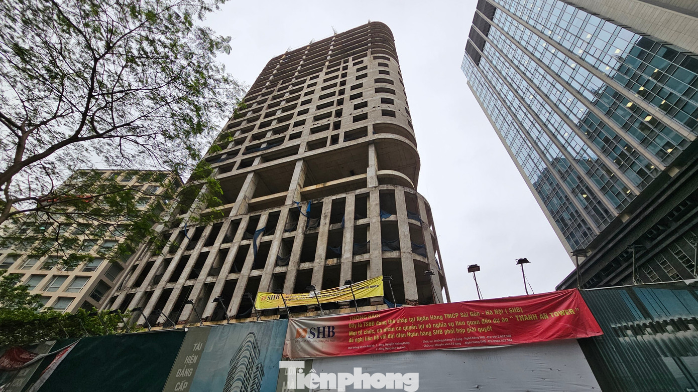 Dự án này có tên cũ là Thành An Tower, sau gần 10 năm &quot;bất động&quot;, đầu năm 2018 dự án đã được tái khởi động với tên gọi mới là Manhattan Tower và đơn vị phát triển dự án cũng là cái tên mới - Công ty Cổ phần Landmark Holding sau này đổi tên thành Công ty CP Quốc tế Holding (LMH).