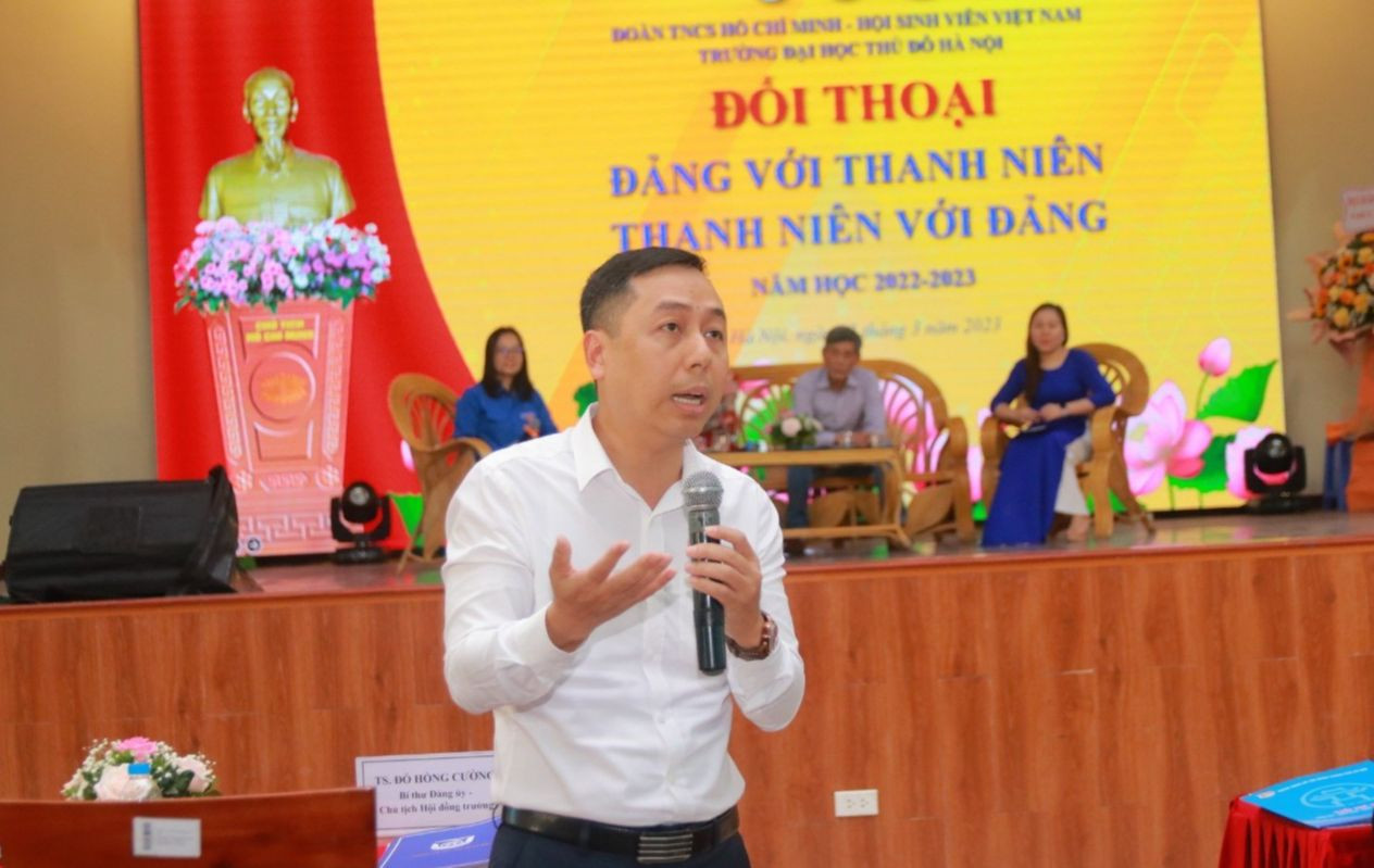 Buổi đối thoại diễn ra sôi nổi.