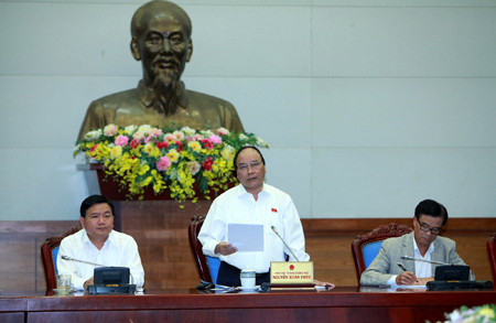 “Công tác quản lý nhà nước về hoạt động vận tải đường bộ, đường thủy ở một số địa phương còn buông lỏng”-Phó Thủ tướng Nguyễn Xuân Phúc. 