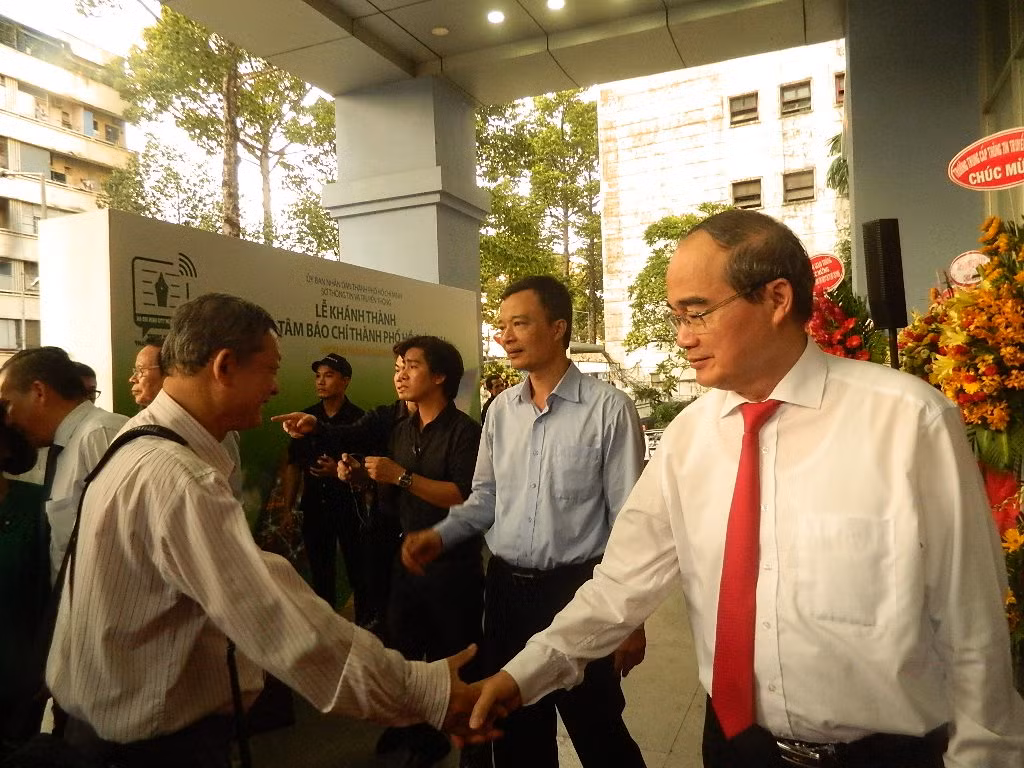 Ông Từ Lương làm Giám đốc Trung tâm báo chí TPHCM ảnh 7