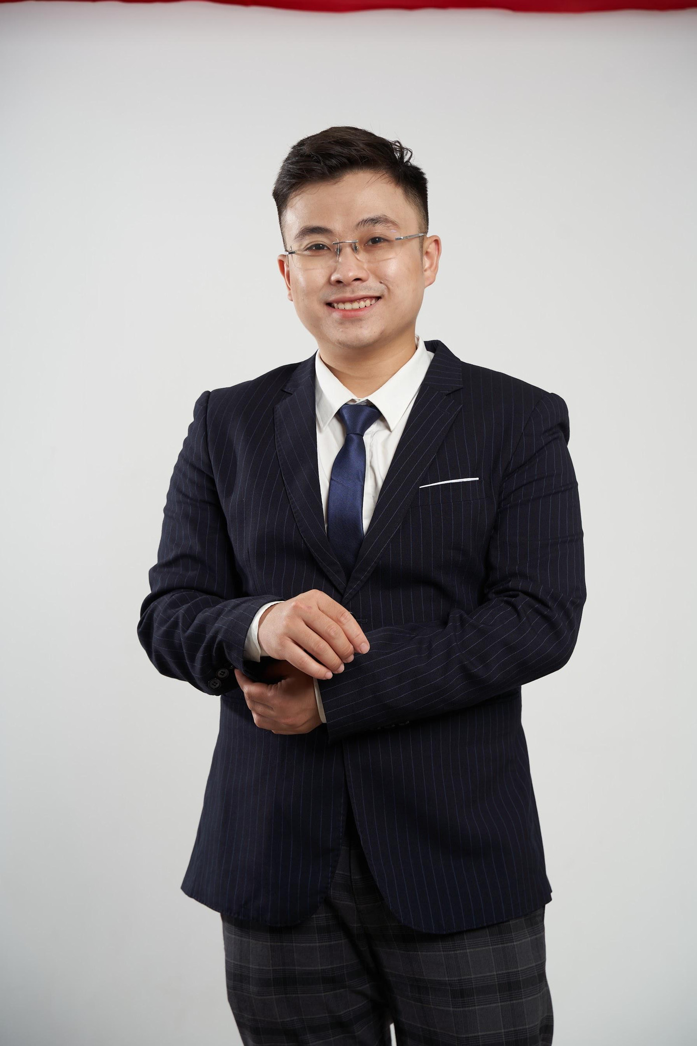 Từ bỏ mức lương hấp dẫn ở các công ty trong và ngoài nước, Vũ Hoàng Quân quyết định theo con đường "trồng người" và nhanh chóng gặt hái được thành tựu ấn tượng.