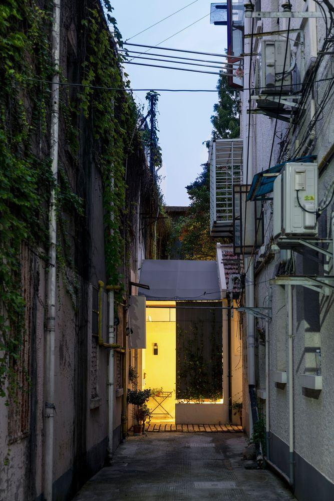 Công trình này là là đề án do hai kiến trúc sư khởi xướng nhằm đưa ra giải pháp để cải tạo những không gian đô thị đang bị bỏ hoang, nhếch nhác thành nơi ở trong bối cảnh dân cư đông đúc hiện tại.