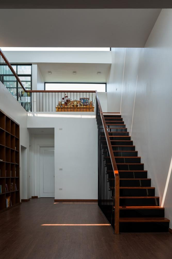 Tầng 3 với diện tích nhỏ nhất, dành cho một phòng hội thảo và gian thờ cúng.