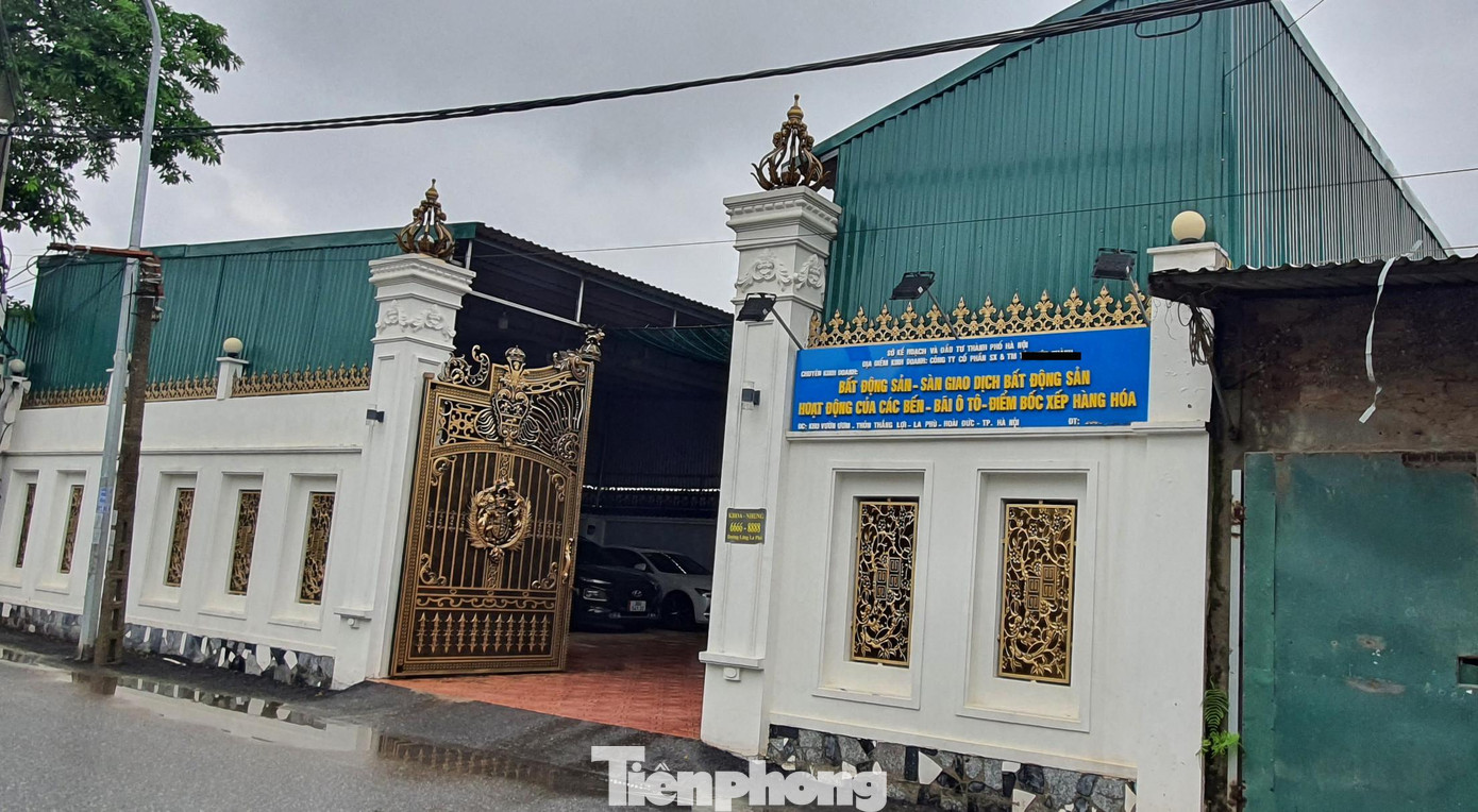 Nhiều văn phòng môi giới BĐS ở khu vực La Phù (Hoài Đức) đã mở cửa để đón khách khi Hà Nội nới lỏng việc giãn cách xã hội.