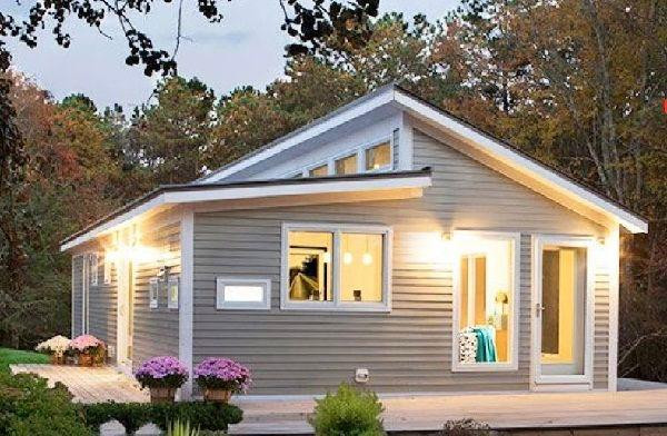 Nhà lắp ghép được làm từ vật liệu nhỏ, gọn nhẹ nên có thể tiết kiệm được khoảng 30% cho mỗi m2 so với những ngôi nhà truyền thống có diện tích và kiến trúc tương đương. Đồng thời, nhờ thời gian thi công nhanh nên tiết kiệm được chi phí thuê nhân công.