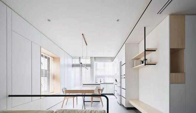 Phía sau ghế sofa chính là bàn ăn, cạnh đó cửa sổ lớn hút ánh sáng tự nhiên bên ngoài vào trong. Cả gia đình có thể ngồi quây quần vừa ăn vừa xem tivi. Phía sau ghế sofa chính là bàn ăn, cạnh đó cửa sổ lớn hút ánh sáng tự nhiên bên ngoài vào trong. Cả gia đình có thể ngồi quây quần vừa ăn vừa xem tivi.