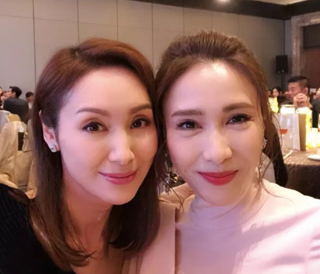 Lê Tư và cô bạn thân trong làng giải trí Quách Khả Doanh. Lê Tư và cô bạn thân trong làng giải trí Quách Khả Doanh.