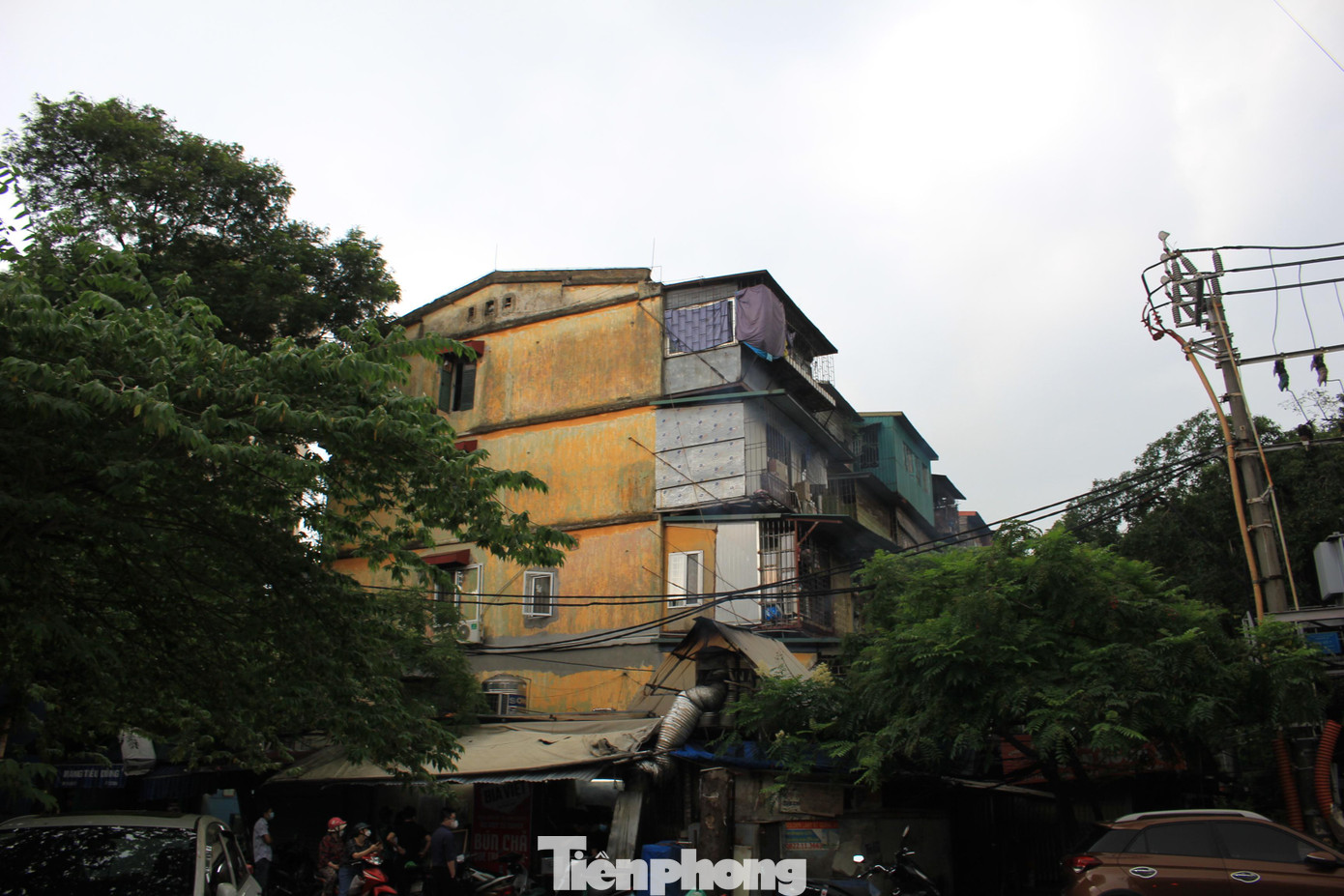 Ngay cạnh khu tập thể Ngọc Khánh là tập thể Giảng Võ (Ba Đình, Hà Nội) được xây dựng vào những năm 1975 – 1980.