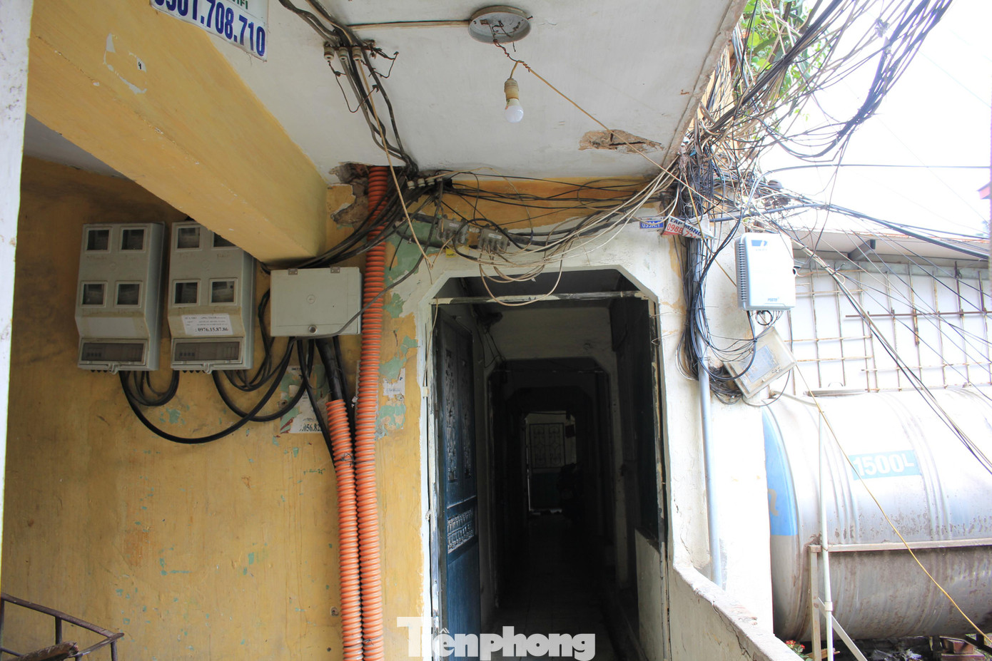 Hiện nay, trên địa bàn TP Hà Nội có khoảng 1579 nhà tập thể, chung cư cũ (thống kê đến năm 2020) và hiện nay đang tiếp tục rà soát, cập nhật dự kiến tổng số sẽ có khoảng gần 2.000 chung cư cũ (nhiều nhất trên cả nước) với hiện trạng sử dụng, sở hữu rất phức tạp.