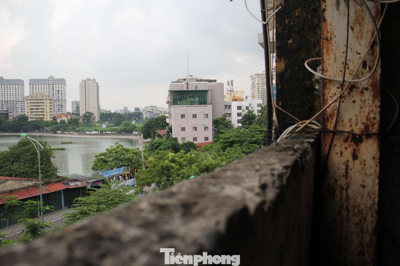 Từ những bất cập đang tồn tại nêu trên, nhiều cư dân bày tỏ rằng có lẽ giấc mơ nhà tập thể, chung cư cũ được cải tạo sẽ còn mòn mỏi và kéo dài theo năm tháng, cùng với sự xuống cấp của tòa nhà họ đang sinh sống.
