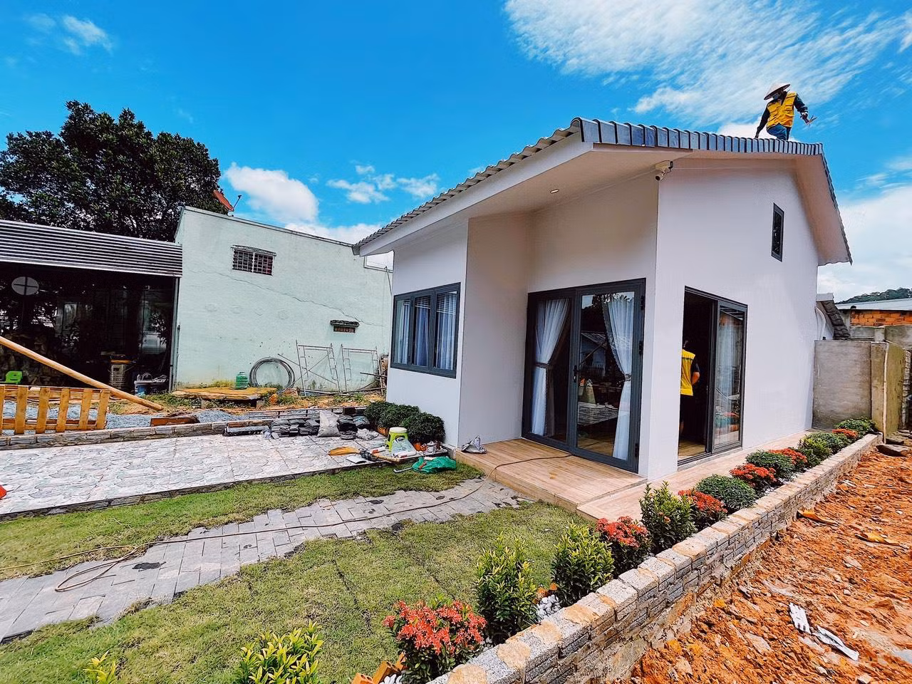 Trong hình là một căn nhà vừa được hoàn thiện bởi công ty của anh Kha tại TP Đà Lạt (Lâm Đồng).