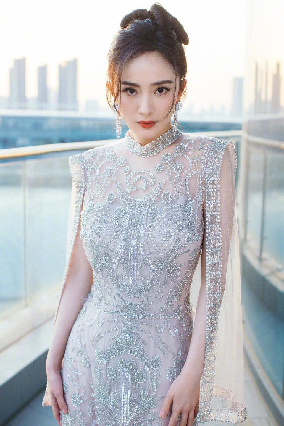 Hài Tử Vương khai khống, trong khi Dương Mịch lại hứa suông việc làm từ thiện. Ảnh: Weibo.