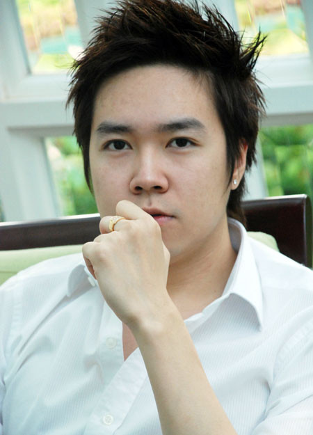 Ca sĩ Lê Hiếu rất bất bình trước thông tin mình có liên quan đến chiếc xe hơi trong đơn tố cáo