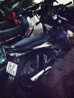 Chiếc xe máy Wave màu đen BKS 30K9 – 2358 bị trộm cắp. Chiếc xe máy Wave màu đen BKS 30K9 – 2358 bị trộm cắp