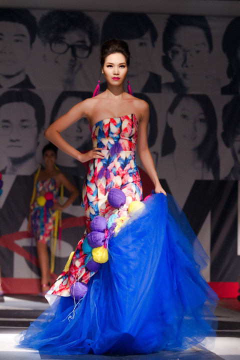 Bộ váy giúp cho mỹ nữ người Đà Nẵng khoe vòng một tròn đầy gợi cảm