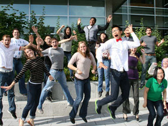 Đừng chần chờ, đừng nhút nhát - du học sinh muốn học tập tiến bộ cần tham gia ngay các hoạt động ngoại khóa.. Đừng chần chờ, đừng nhút nhát - du học sinh muốn học tập tiến bộ cần tham gia ngay các hoạt động ngoại khóa.