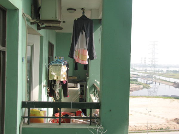 Lan can của phòng 914 - nơi cháu Đức bị rơi xuống