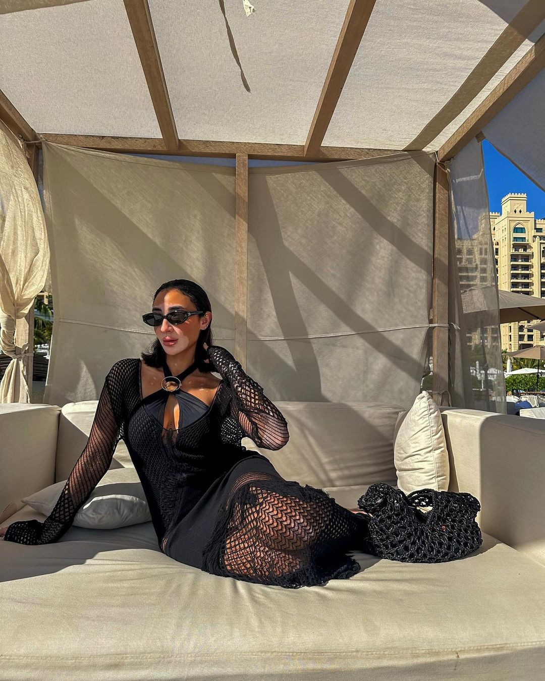 Những năm gần đây, người mẫu bạch biến đang được chú ý ở các cuộc thi sắc đẹp. Mới đây, người đẹp Veronica Biasio được trao danh hiệu Hoa hậu Hòa bình Cộng hòa Czech 2024. Cô gây chú ý với chiều cao 1,75 m và làn da bạch biến.