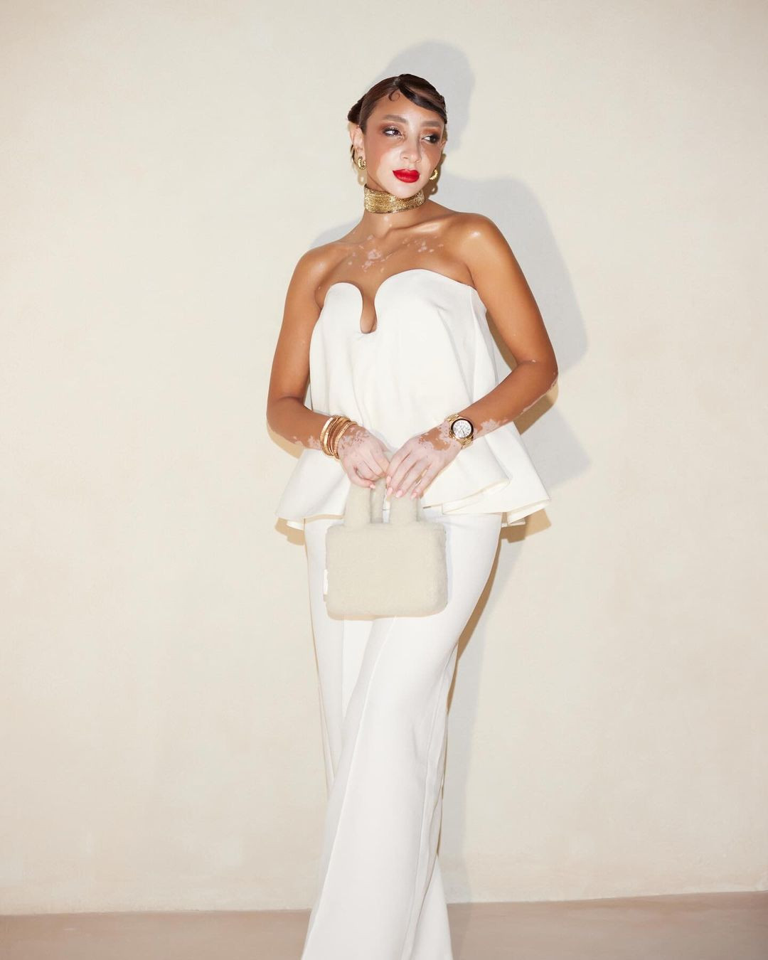 Người đẹp cũng từng được đề cử giải thưởng điện ảnh/truyền hình People's Choice Awards.