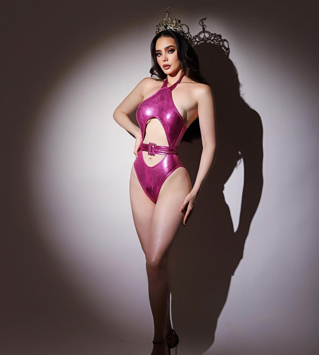 Đương kim Hoa hậu Hòa bình Mexico 2023 María Fernanda Beltrán đã từ bỏ danh hiệu để tham dự cuộc thi Hoa hậu Hoàn vũ Mexico 2024. Đương kim Hoa hậu Hòa bình Mexico 2023 María Fernanda Beltrán đã từ bỏ danh hiệu để tham dự cuộc thi Hoa hậu Hoàn vũ Mexico 2024.