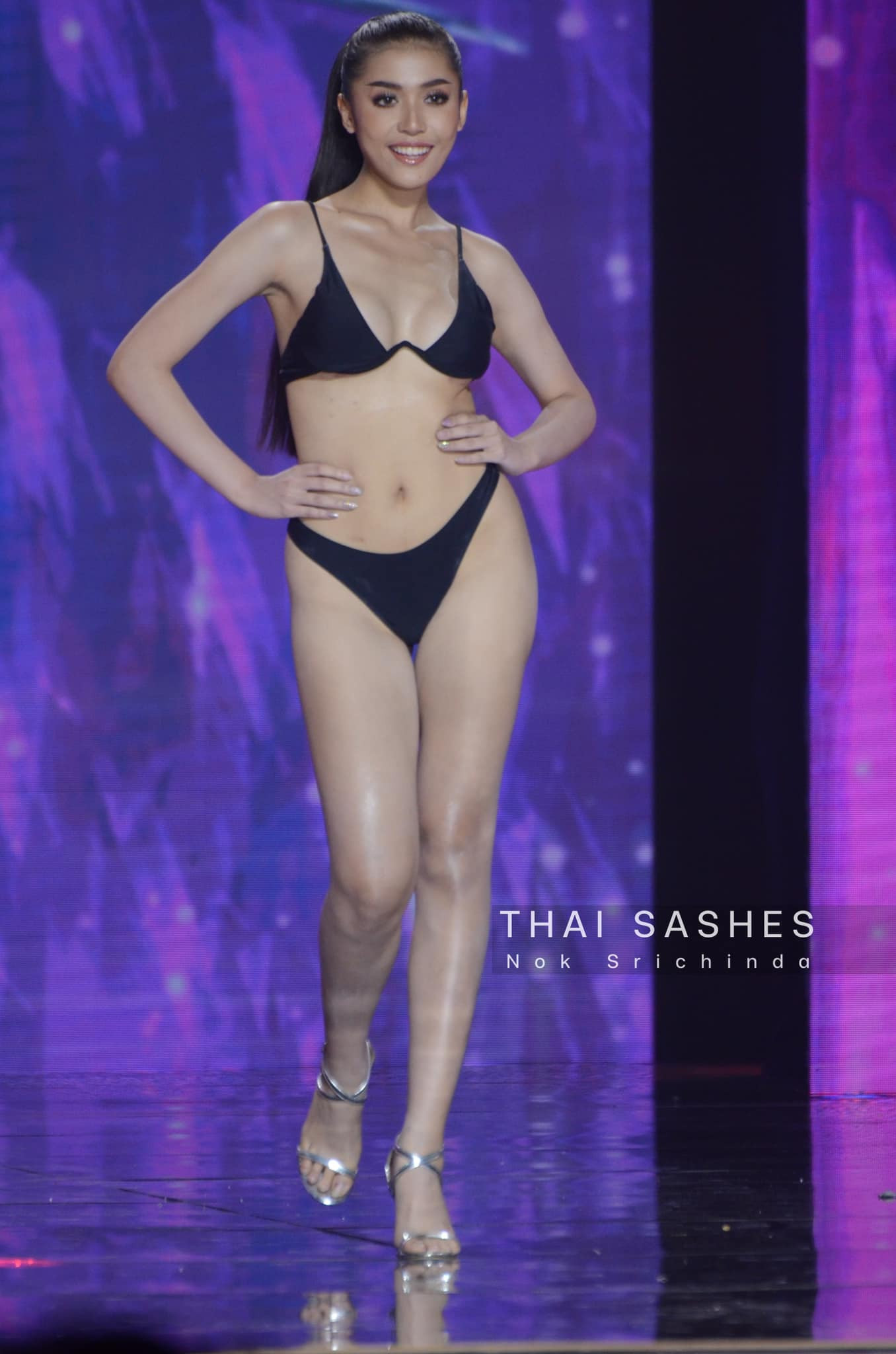 Bán kết Hoa hậu Hoàn vũ Thái Lan 2024 đã diễn ra tối 12/7. Trong đêm thi, 40 thí sinh đại diện các tỉnh, thành trải qua hai phần thi áo tắm và dạ hội. Mở màn đêm thi là phần thi bikini, thu hút sự chú ý của khán giả.