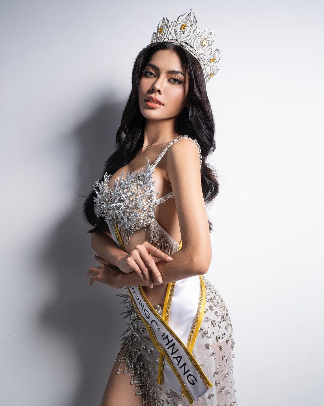 Chung kết Hoa hậu Hòa bình Campuchia 2024 đã diễn ra vào tối 12/7. Chung cuộc, người đẹp Sotheary Bee đã đăng quang danh hiệu cao nhất, giành quyền đại diện Campuchia tại Hoa hậu Hòa bình Quốc tế 2024 tổ chức vào tháng 10.