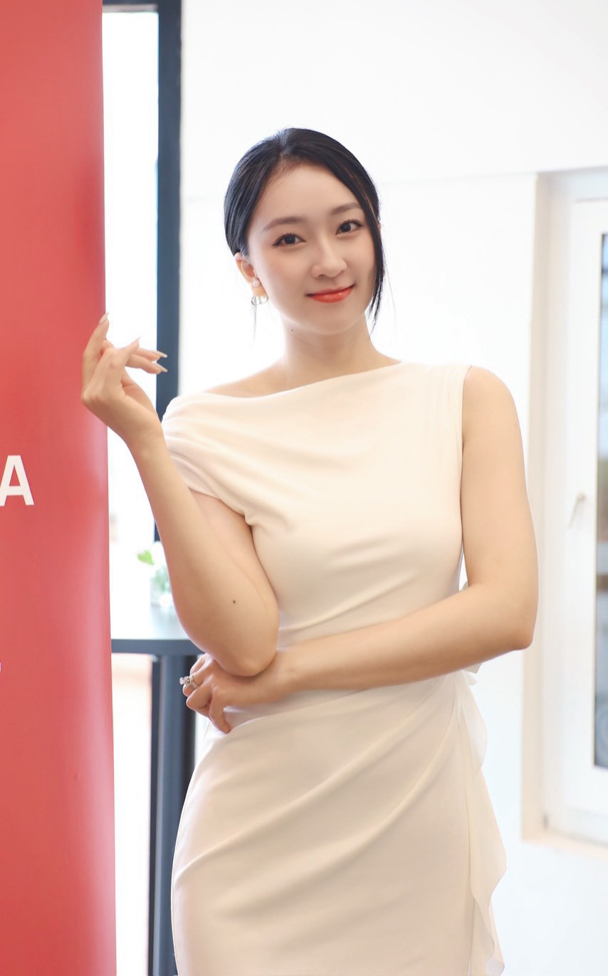 Kim Trà My đồng hành cùng Giải Vô địch Golf Quốc gia trong nhiều năm qua. Cô cũng tham dự nhiều hoạt động thể thao, xã hội do báo Tiền Phong tổ chức.