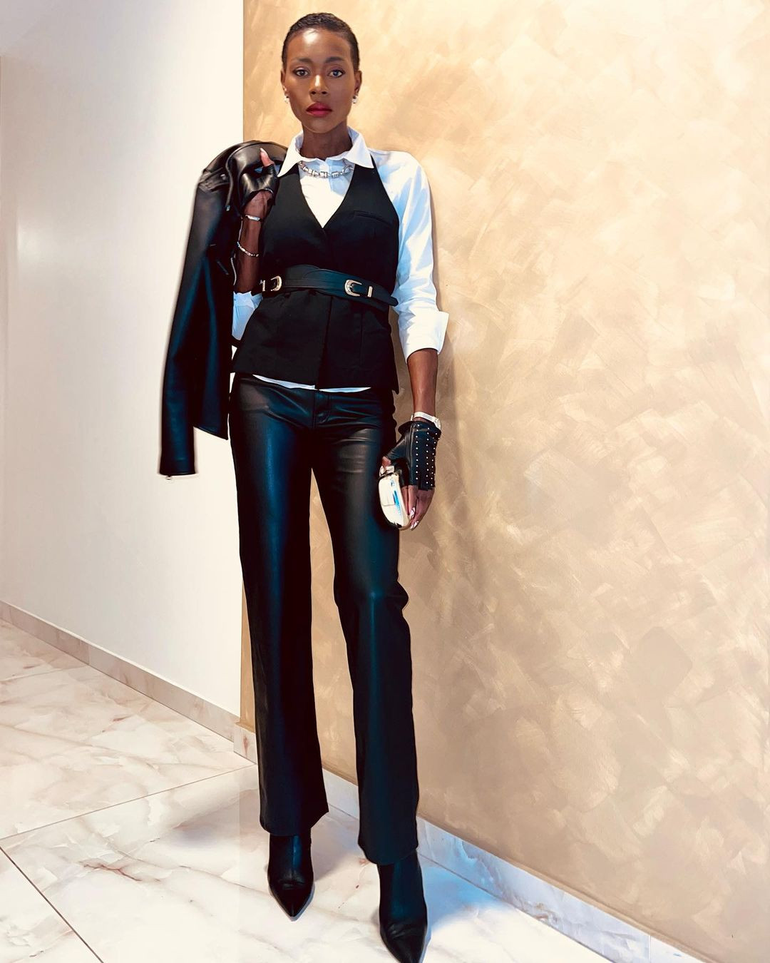 Đây là lần thứ hai một phụ nữ không phải người Malta nhận được danh hiệu Hoa hậu Hoàn vũ Malta. "Tất cả những gì tôi có thể nói với họ là tôi đã chọn sống ở Malta. Tôi đã chọn đất nước xinh đẹp này và nuôi dạy các con ở đây. Chúng đang học tiếng Malta. Đó là nhà của chúng tôi", cô nói.