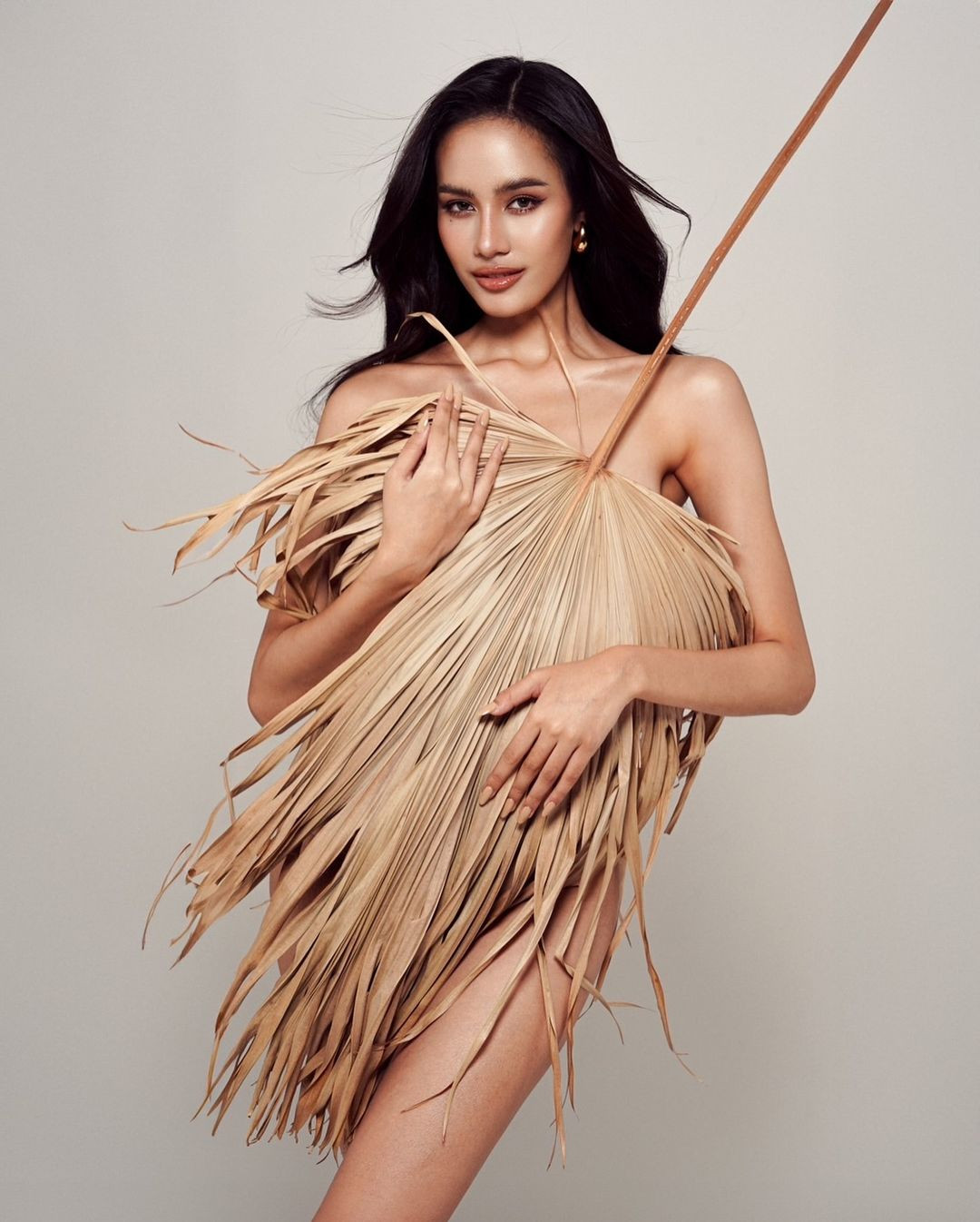 Hiện Opal điều hành hoạt động kinh doanh khách sạn ở Phuket, quê hương của mình.