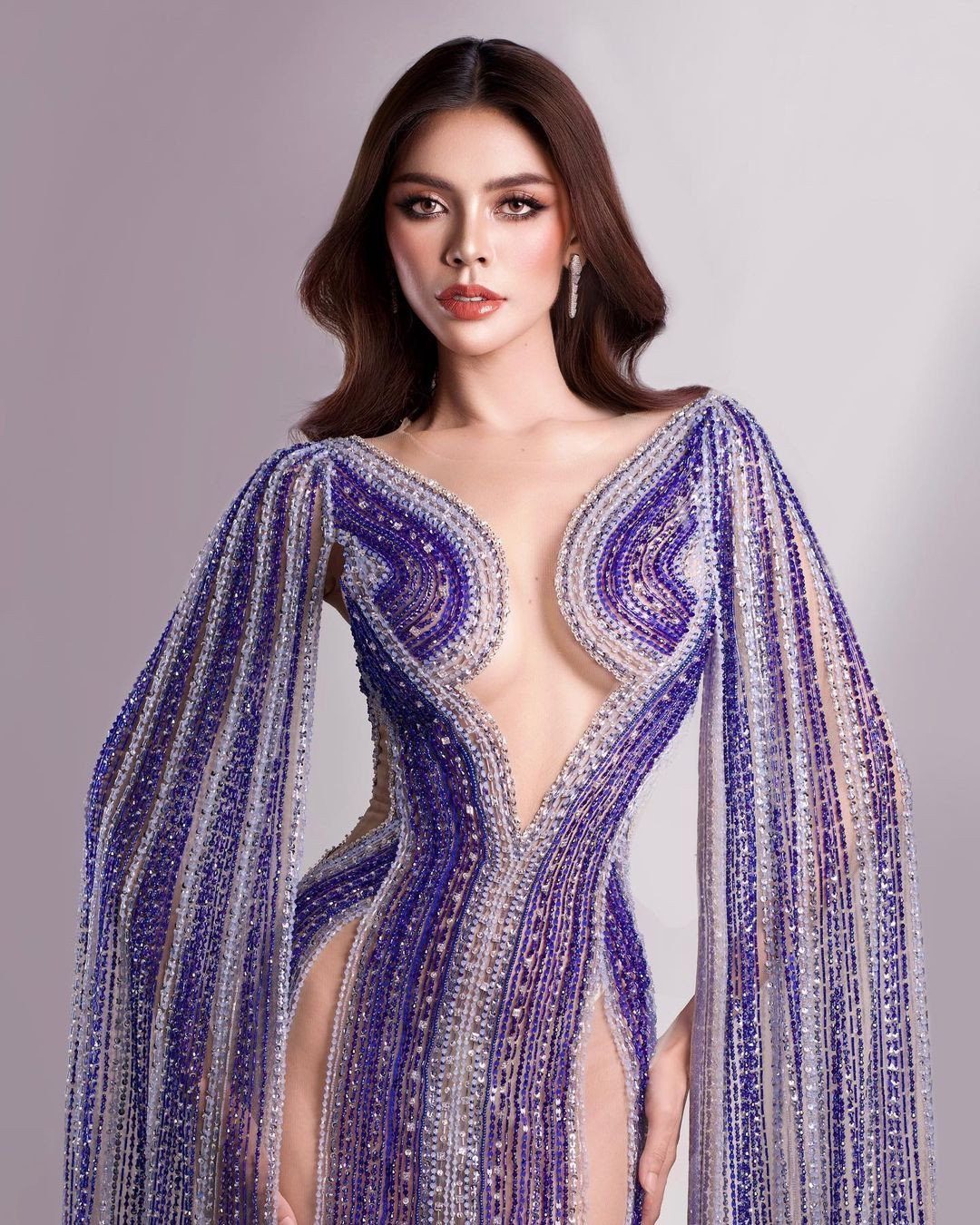 Chiến thắng của Sotheary Bee không gây bất ngờ vì cô là ứng viên sáng giá ngay từ đầu mùa giải. Người đẹp có lượng fan hùng hậu, sức ảnh hưởng trên mạng xã hội với trang cá nhân Instagram có 100.000 người theo dõi.